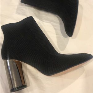 Cute black Zara ankle booties w/reflective heel